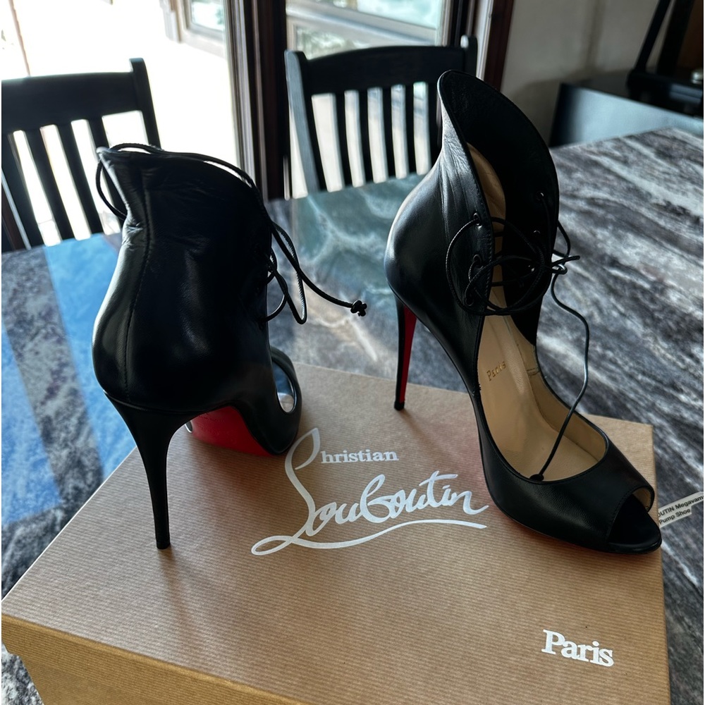Christian Louboutin Megavamp, Leather, Black, Lace up Pumps! Box & Bag Included